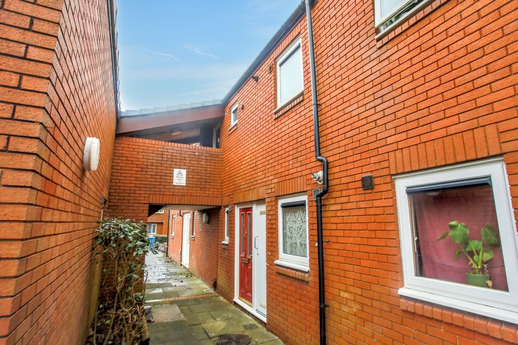 Property photo 1 of 13 7 Fell View, Chorley, Lancashire, Pr6 0Nt