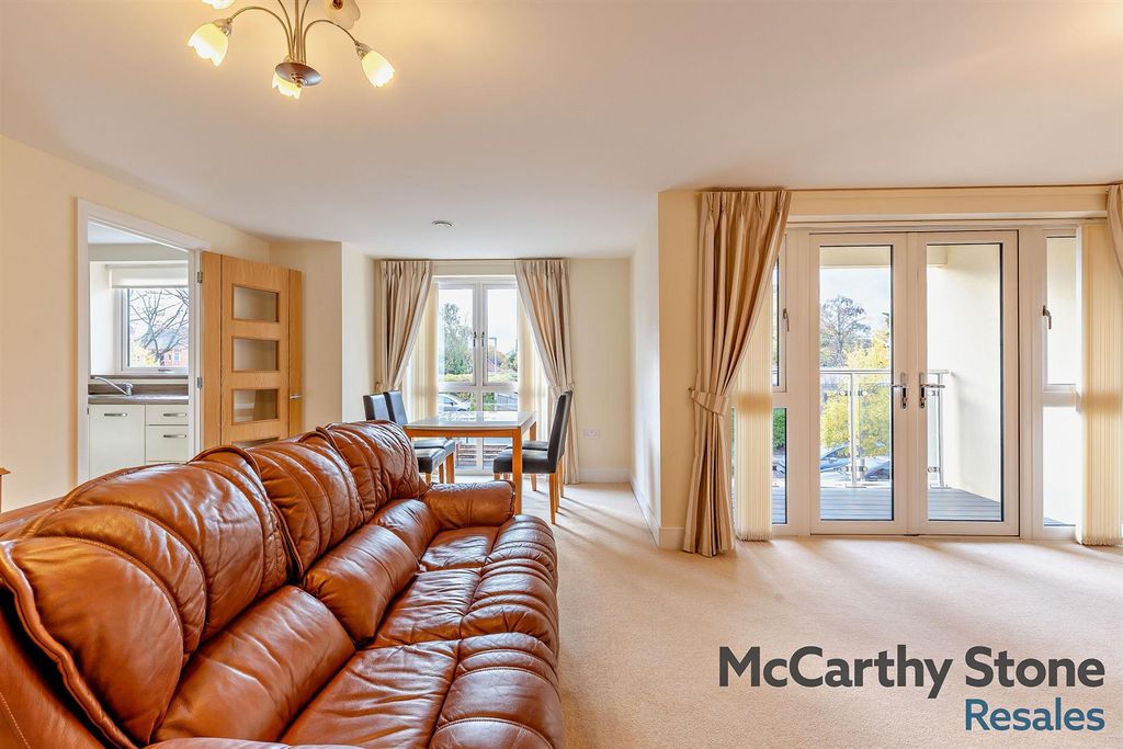 Property photo 2 of 15 Lounge