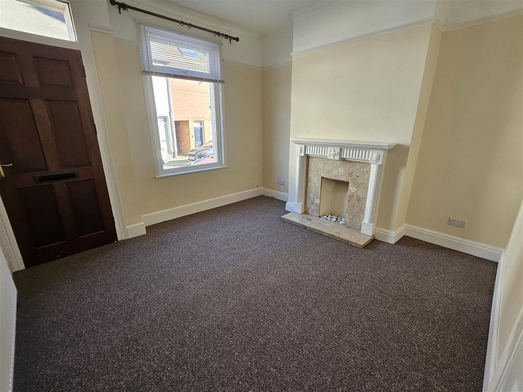 Property photo 2 of 7 Lounge