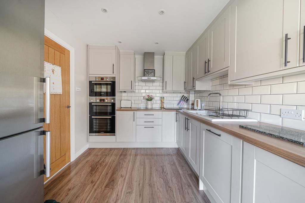 Property photo 2 of 21 Kitchen