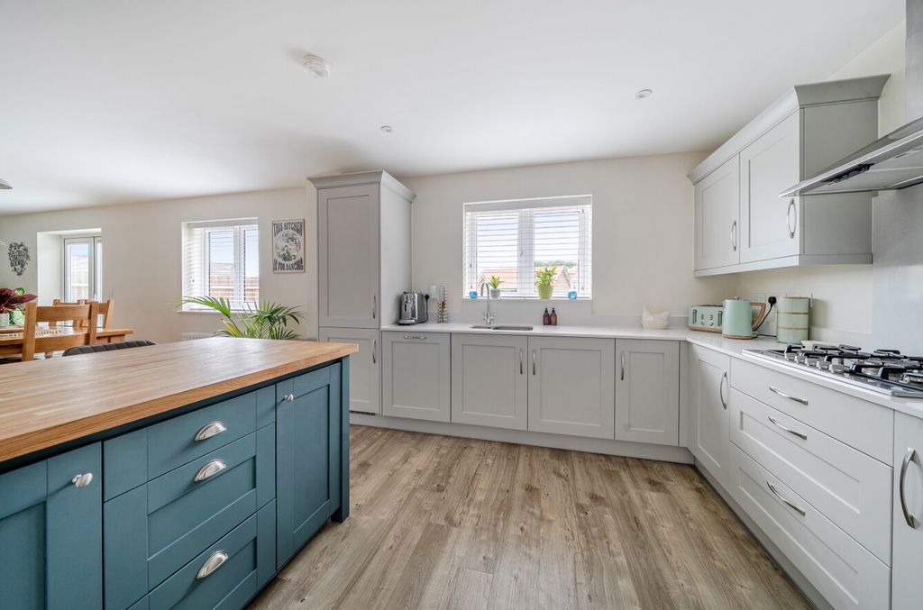 Property photo 2 of 17 1484366-28-6A4278...