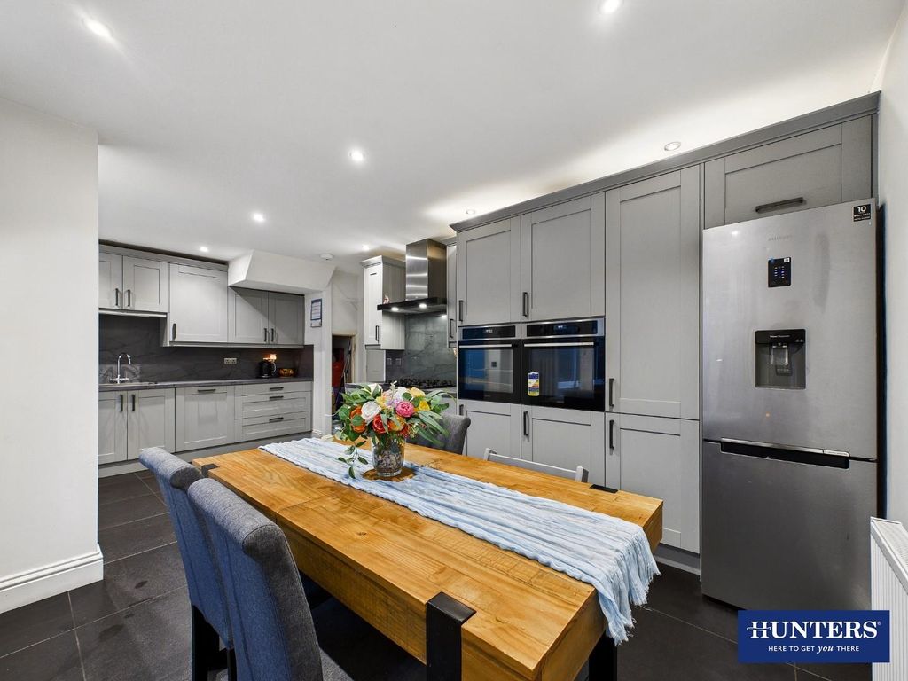 Property photo 2 of 22 Dining Kitchen