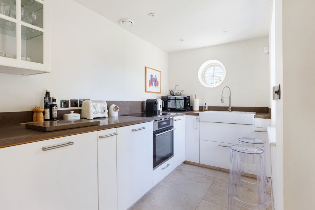 Additional image 6 of 1 bed mews for saleEast Street, Petworth, West Sussex GU28