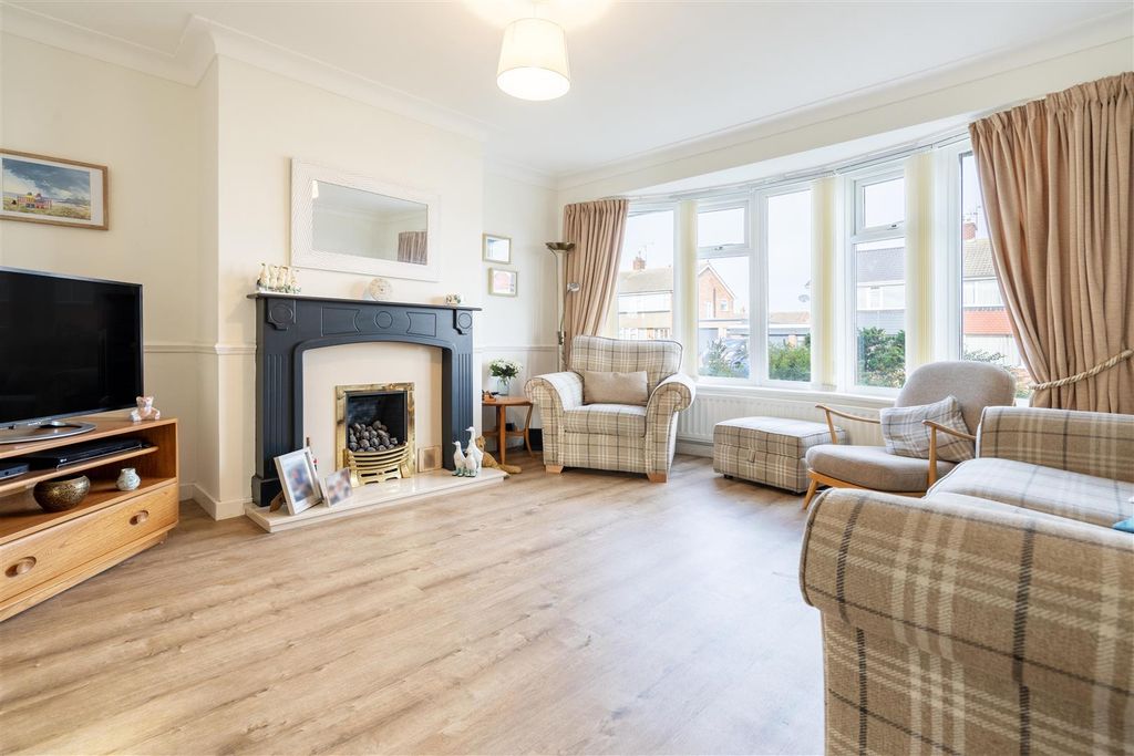 Property photo 2 of 11 Living Room