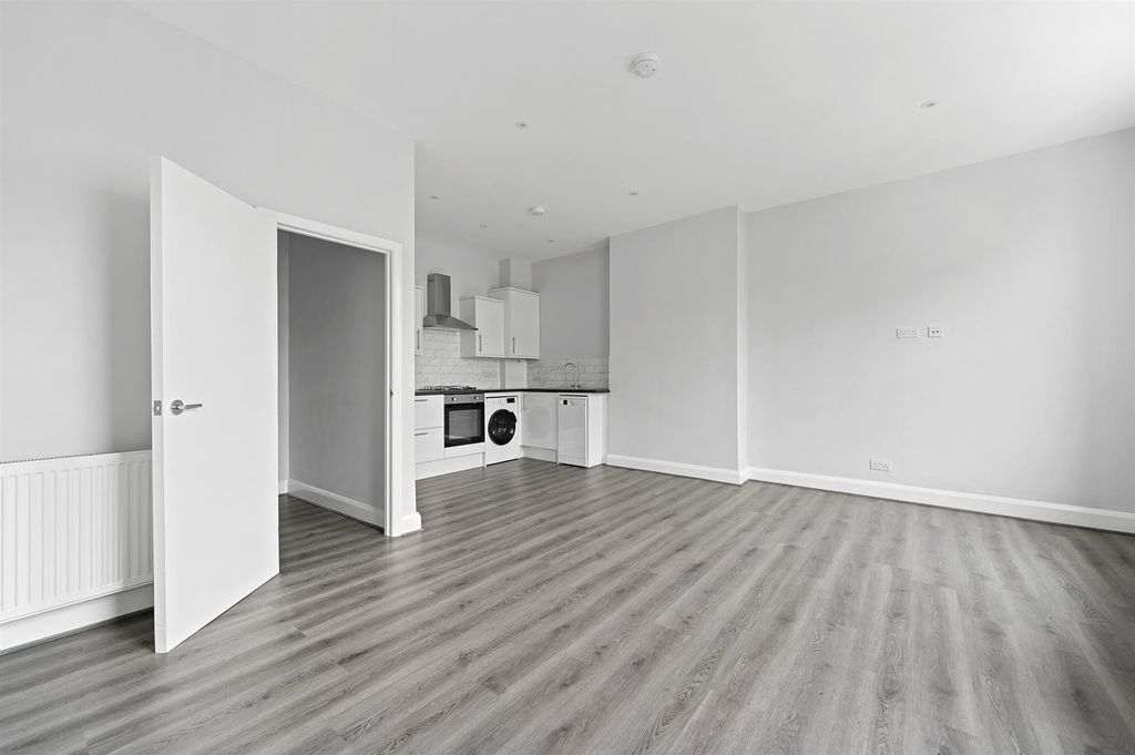 Property photo 2 of 9 Bccw - Tff, 438 Uxbridge Road - Reception A (4).Jp