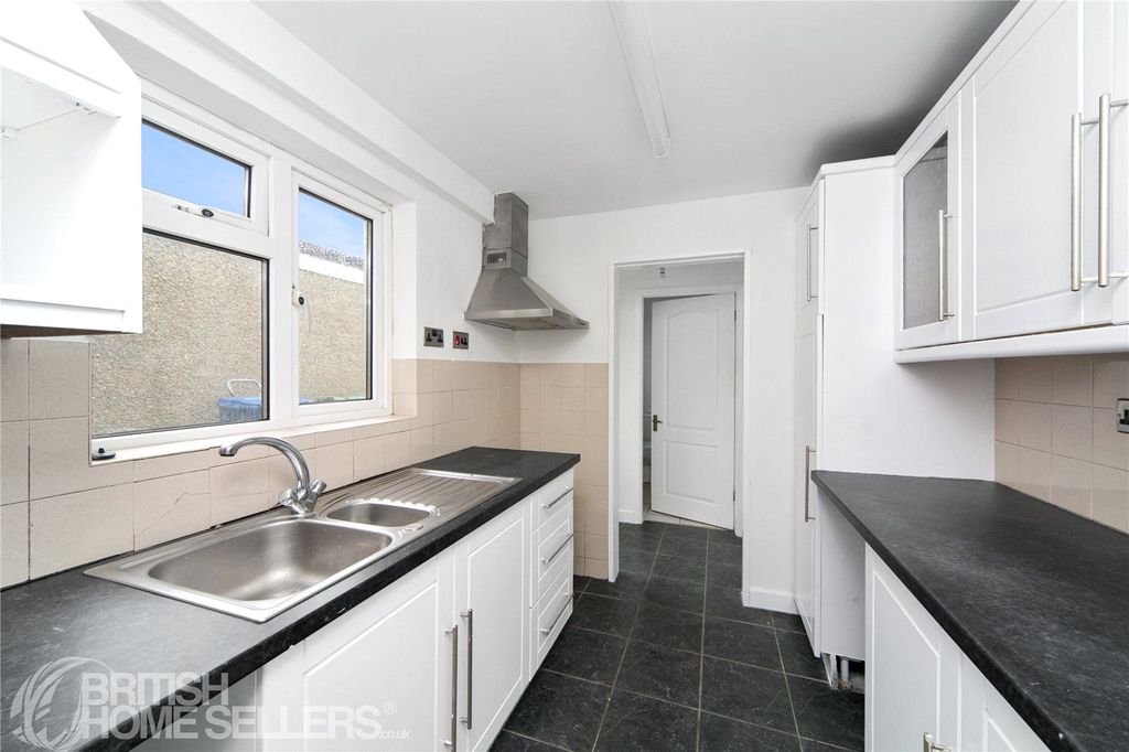 Property photo 2 of 15 Picture No. 04
