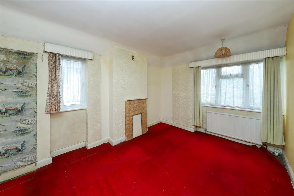 Property photo 2 of 11 Living Room