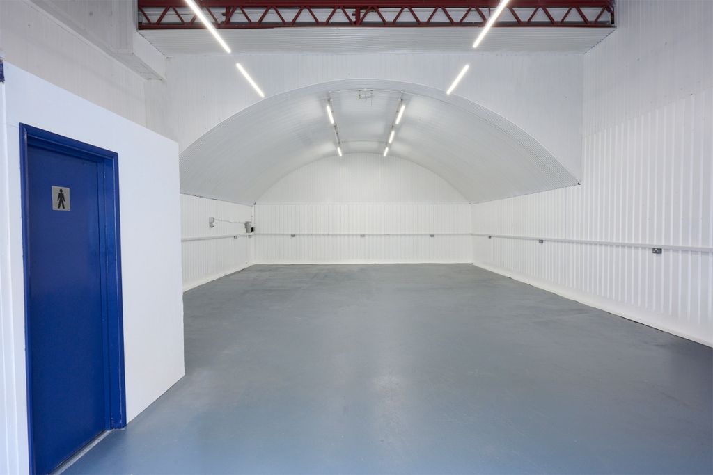 Property photo 3 of 5 An Empty Arch With White Lining