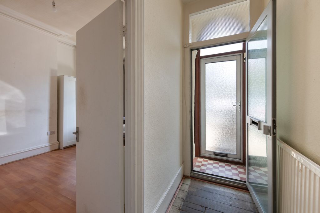 Property photo 2 of 25 5320591