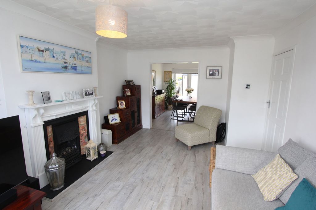 Property photo 2 of 30