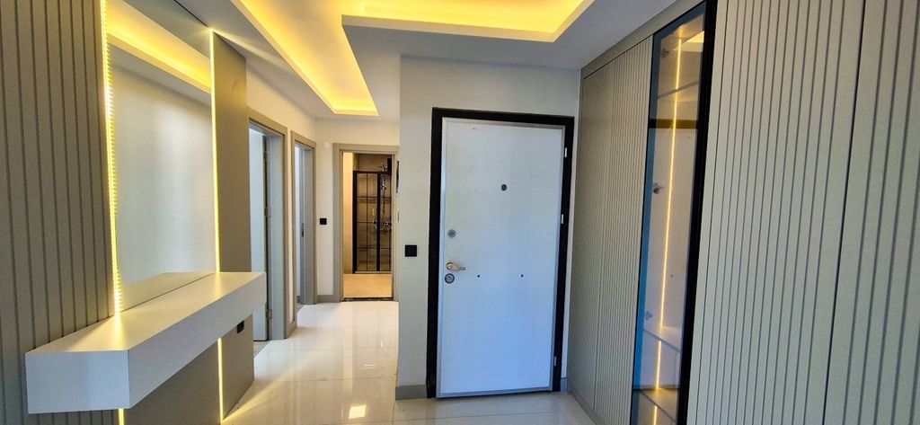 Property photo 2 of 19 Newly Built Apartments In Kusadasi With A Shared Pool For Sale - Entrance And Hallway