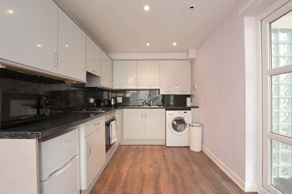 Property photo 3 of 21