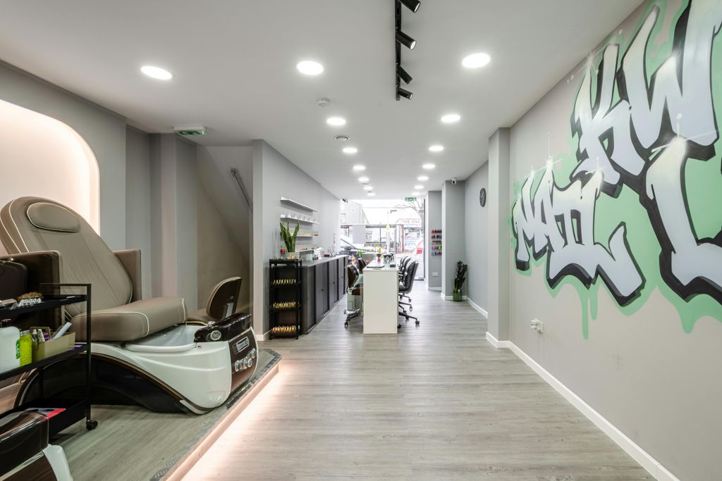 Property photo 3 of 6 Cambridge Heath Rd 493 New - 8.Jpg