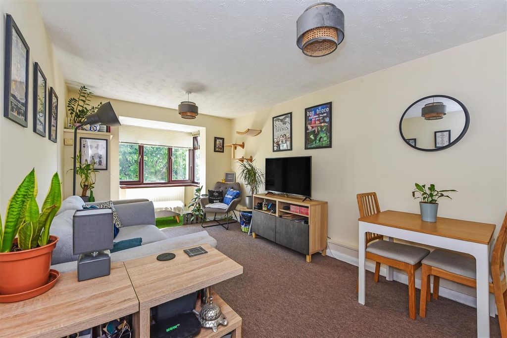 Property photo 3 of 20 Sitting Room / Diner