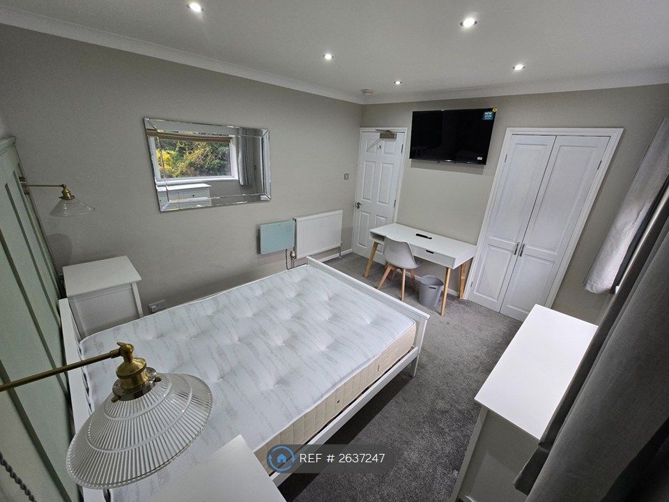 Property photo 1 of 14 Bedroom 1