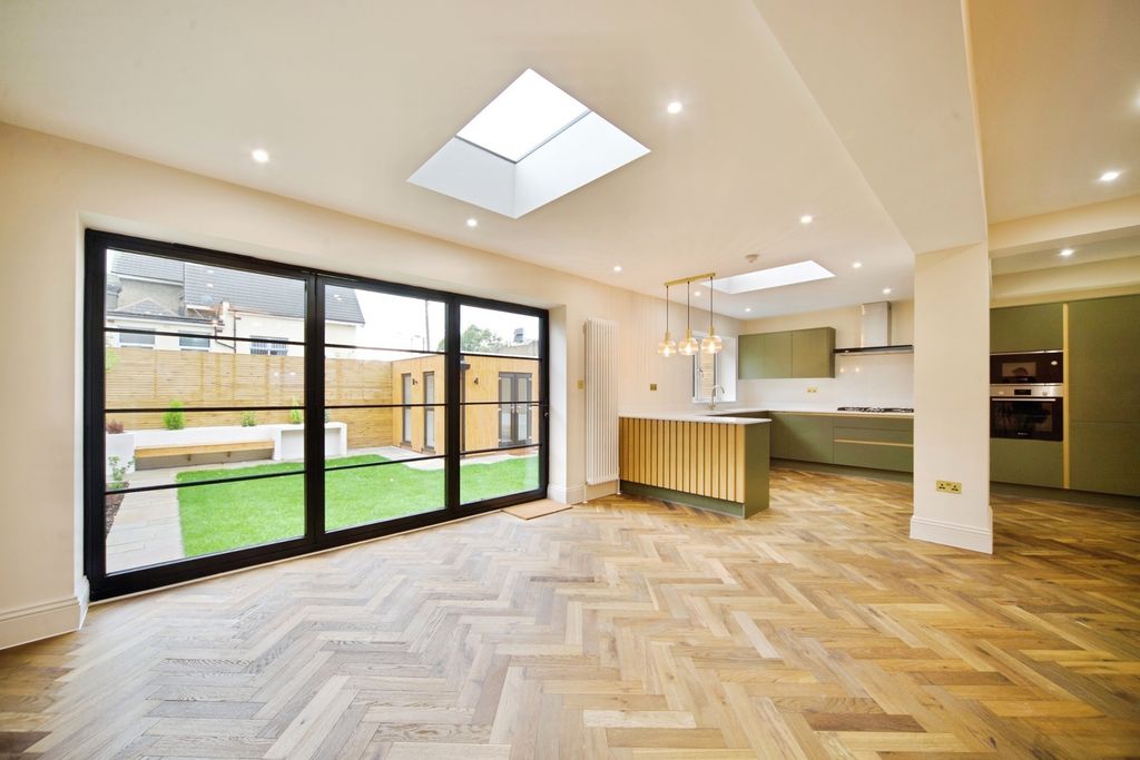 Property photo 3 of 17 Photo