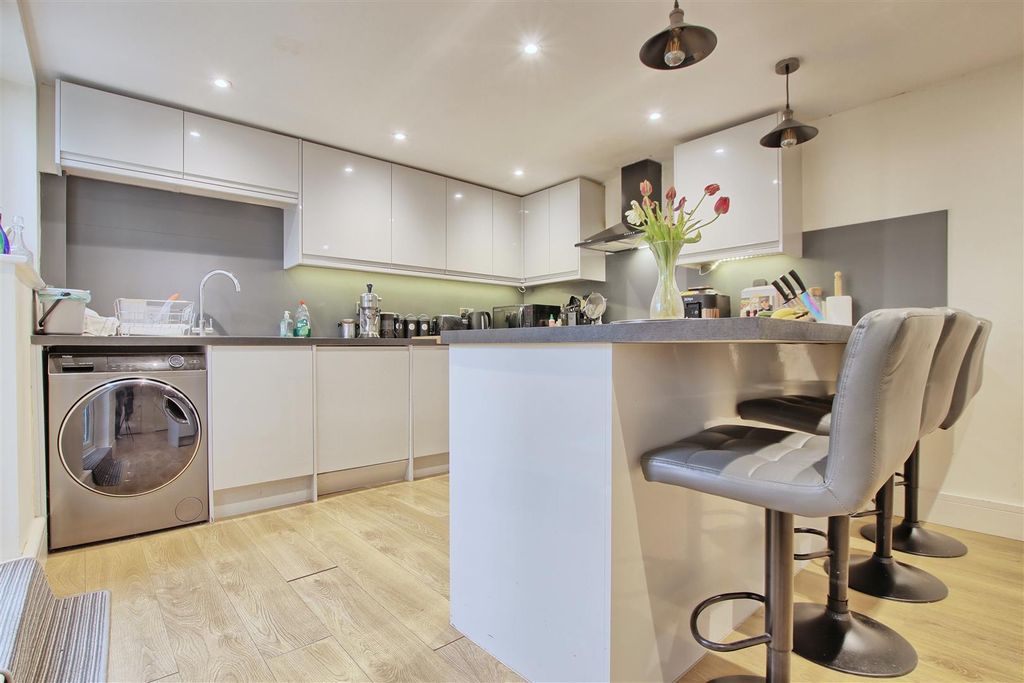 Property photo 2 of 14 Kitchen 2.Jpg