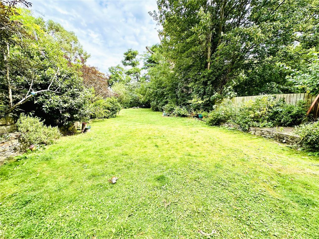 Property photo 2 of 18 Picture No. 23
