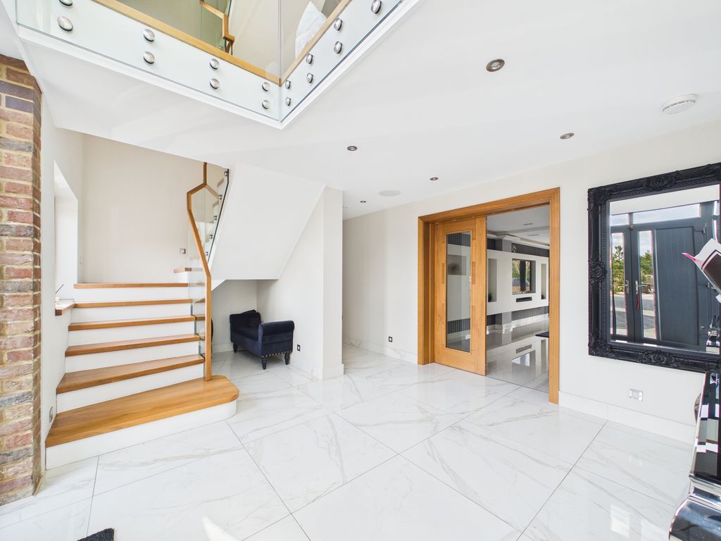 Property photo 3 of 38 Photo 1