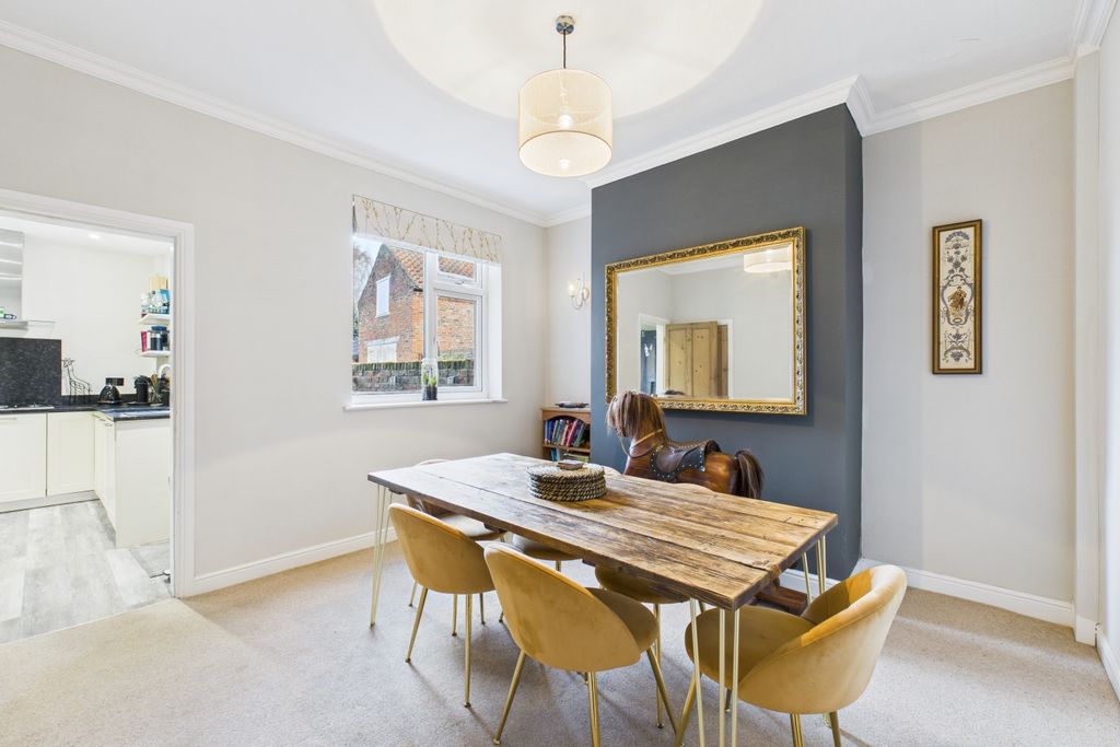 Property photo 3 of 19 Dining Room