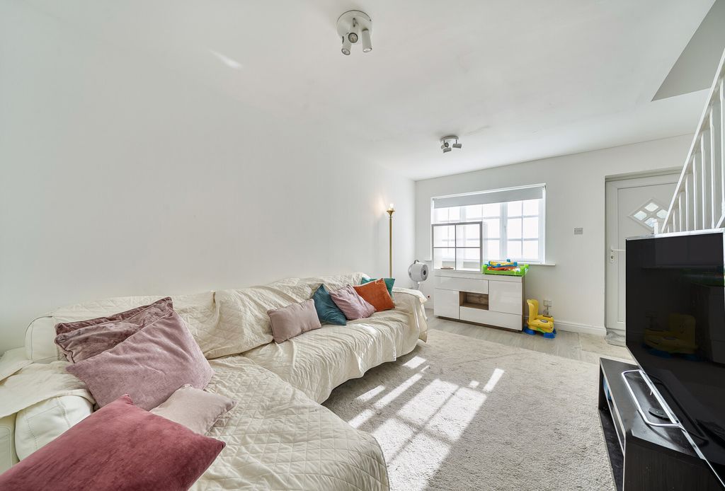 Property photo 3 of 10 1353520-10-68c840...