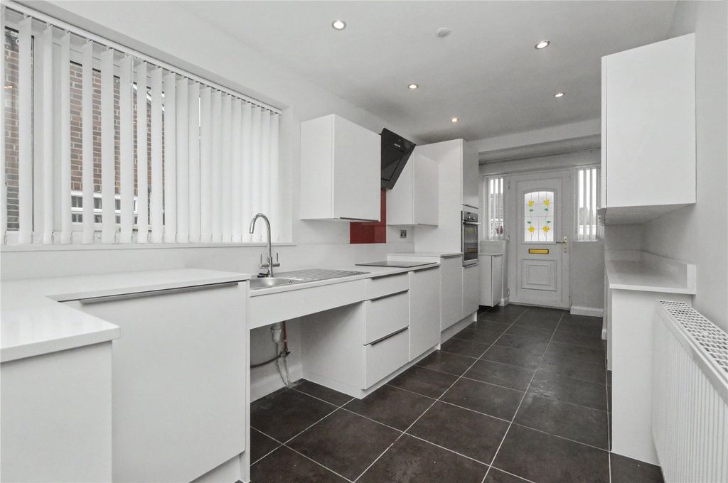 Property photo 3 of 22 Kitchen