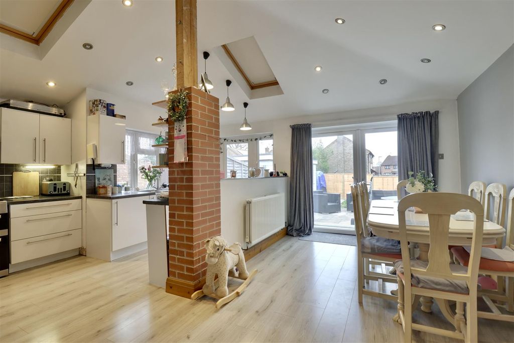 Property photo 1 of 15 B9Bf2672-0Fcb-4916-Aeed-7B3B04204Cf7_1_201_A.Jpeg