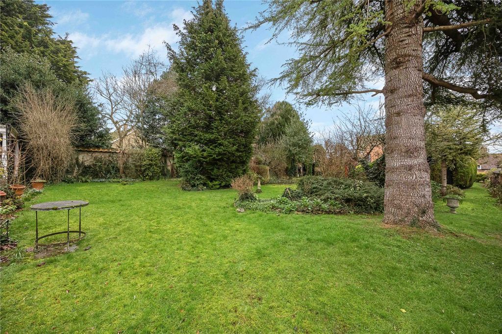 Property photo 2 of 28 Garden