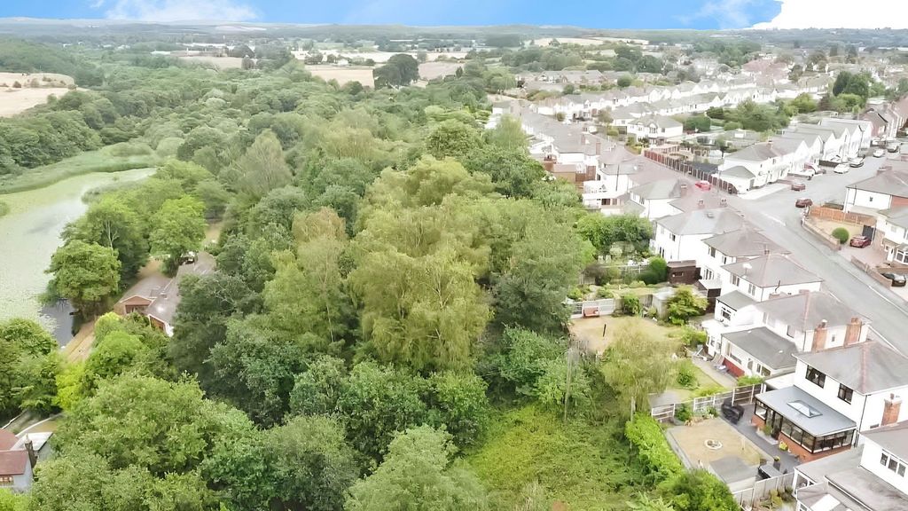 Property photo 2 of 30