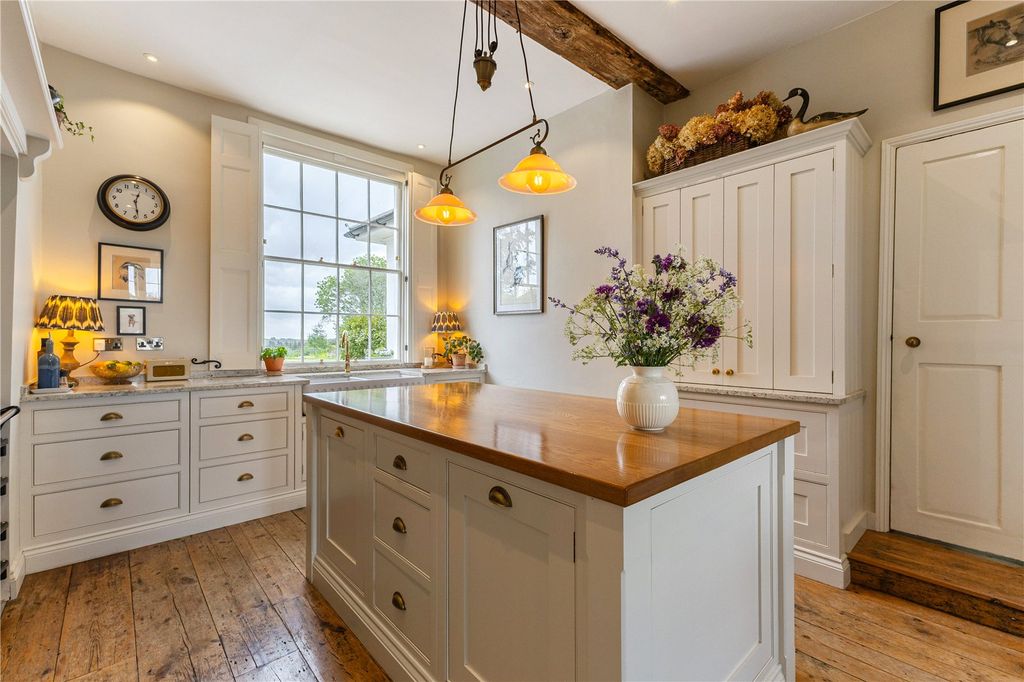 Property photo 2 of 23 Kitchen/B'fast Room