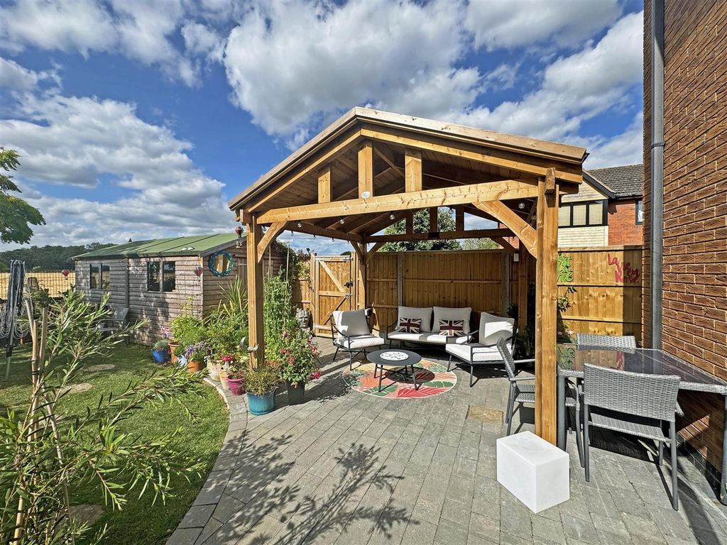 Property photo 3 of 13 Garden