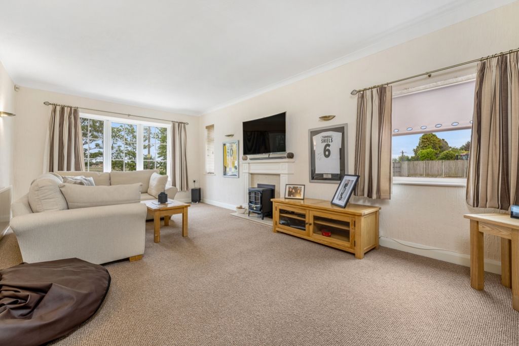 Property photo 2 of 32 The Bungalow (Boston)-18