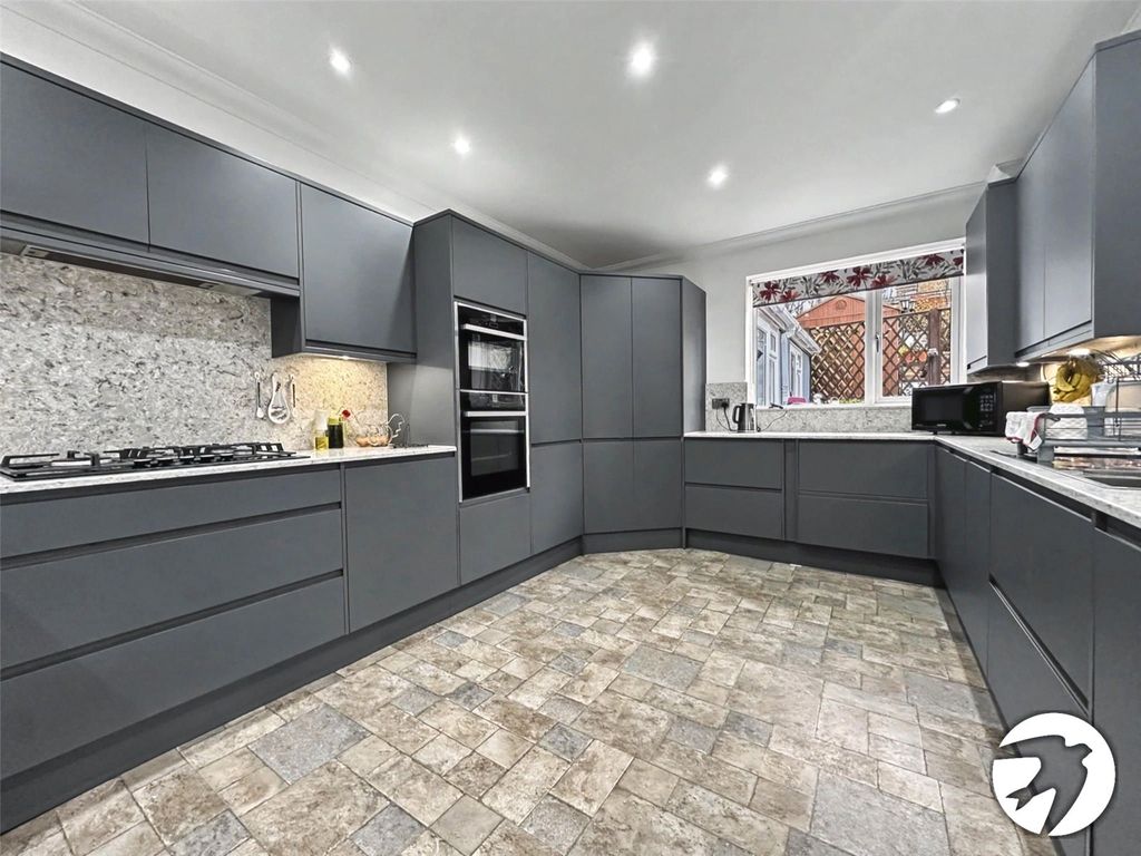 Property photo 2 of 20 Kitchen