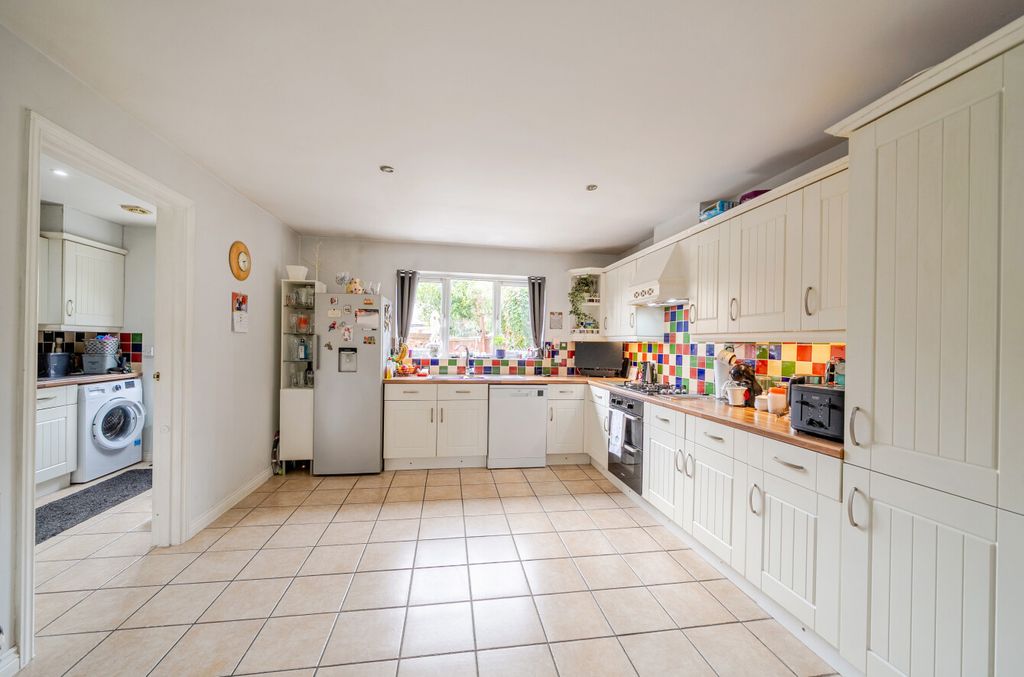 Property photo 2 of 21 1529766-8-1A11F9B...