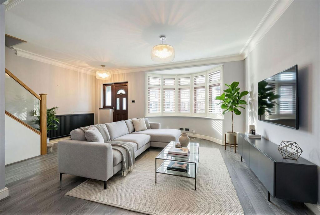 Property photo 2 of 18 Grenfell 5.Jpg