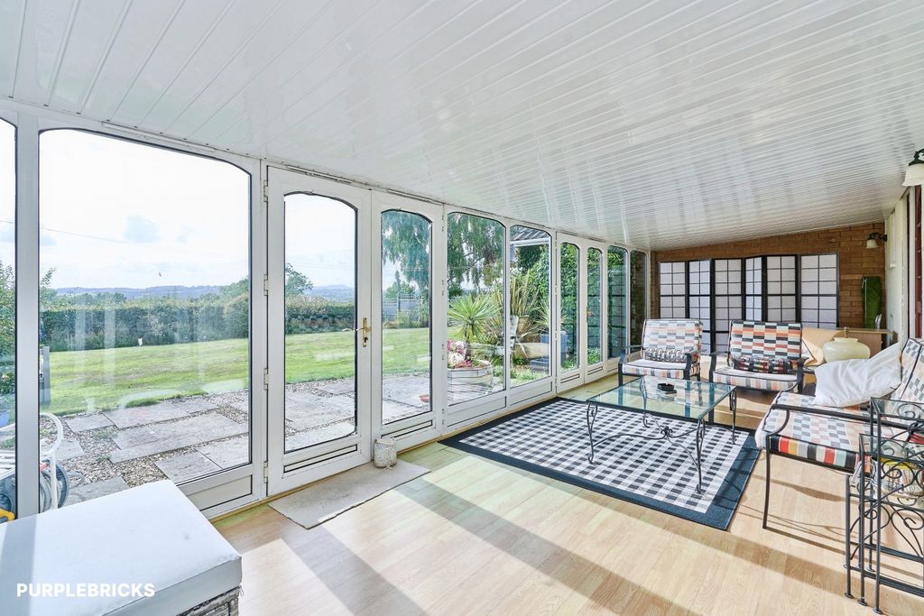 Property photo 3 of 31 Conservatory