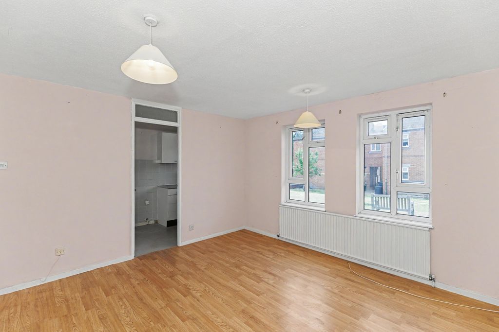 Property photo 3 of 12 Flat 21, Mahew Court, Emmerton Road, Kempston, Bedfordshire, Mk42 8Qx