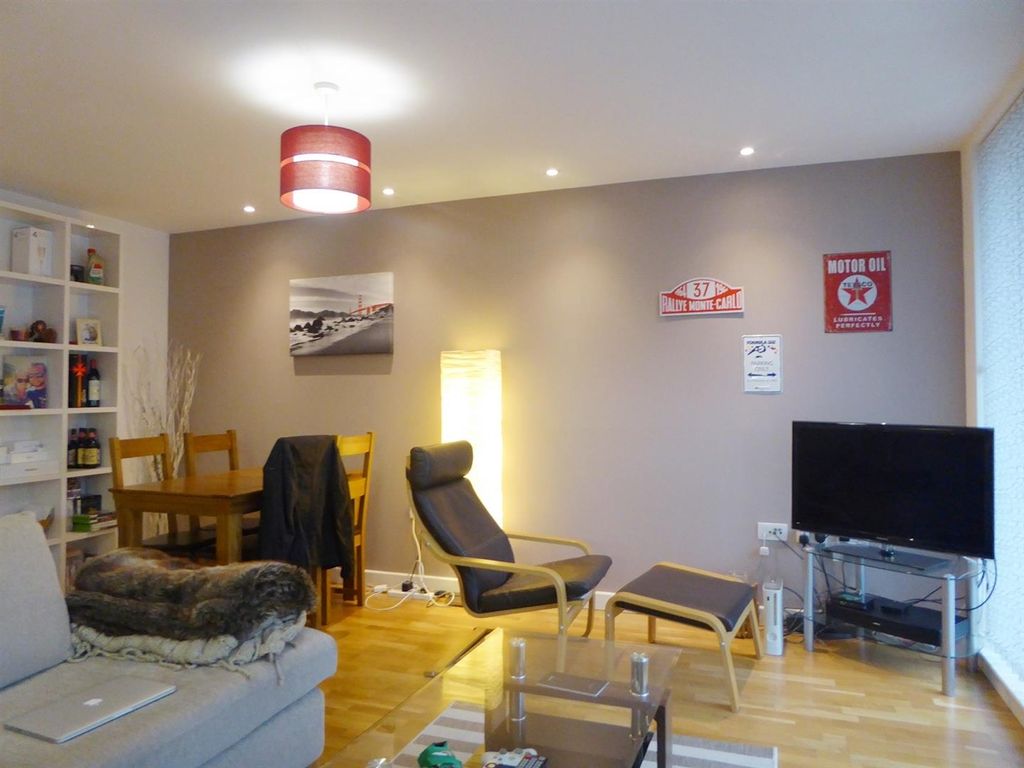 Property photo 2 of 8