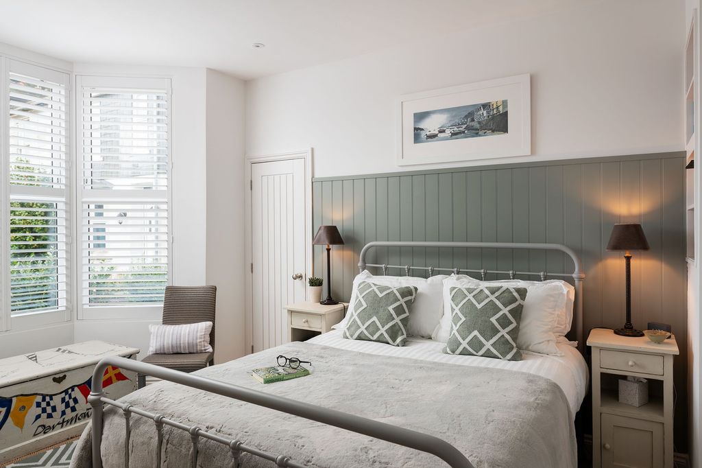 Property photo 3 of 15 Bedroom 1, 8 Ferndale, Dartmouth