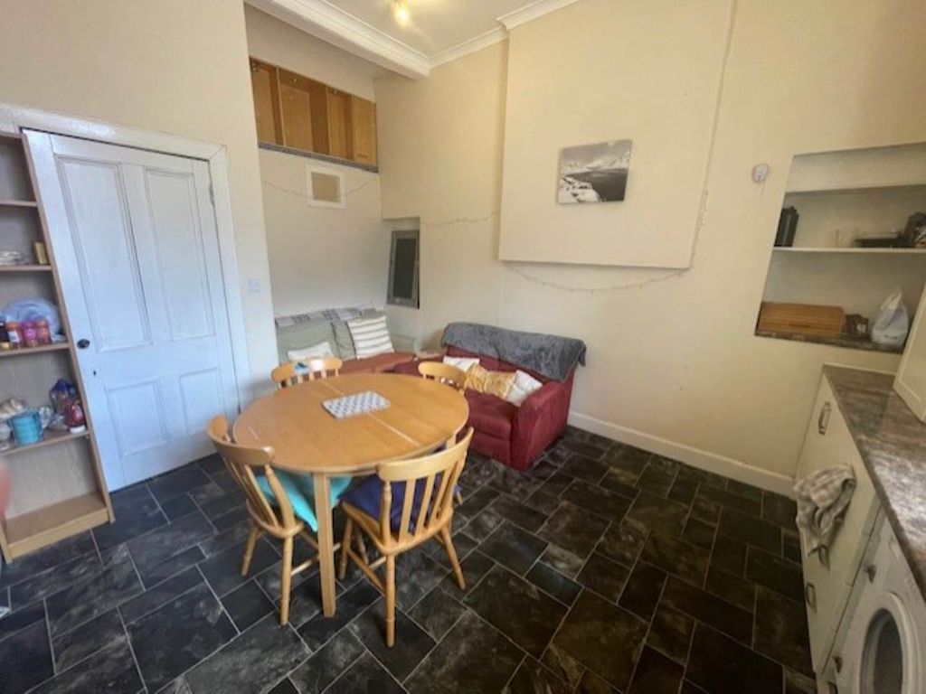 Property photo 3 of 7 Kitchen Dining
