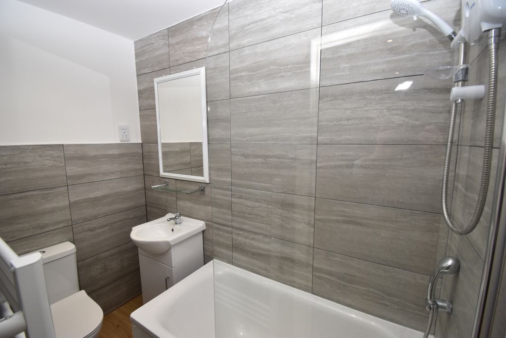 Property photo 2 of 4 Bathroom