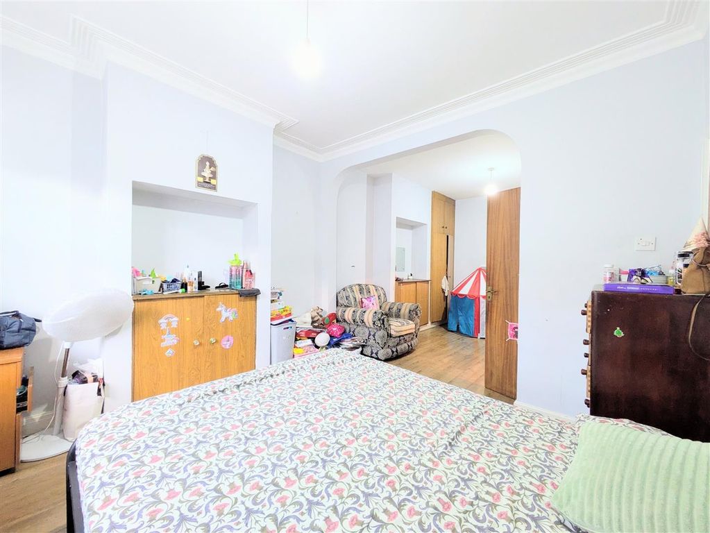 Property photo 2 of 17 Pxl_20251130_145829683.Mp~2.Jpg