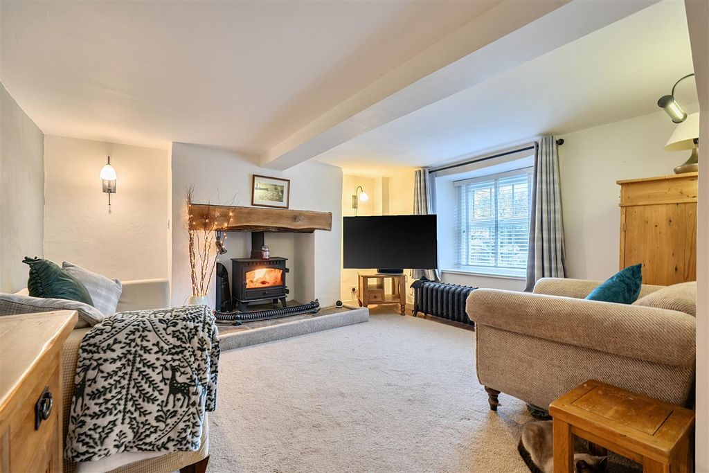 Property photo 2 of 15 Lounge