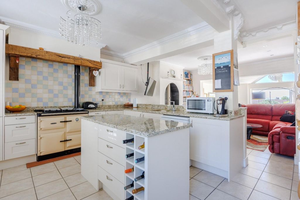 Property photo 3 of 27 Kitchen