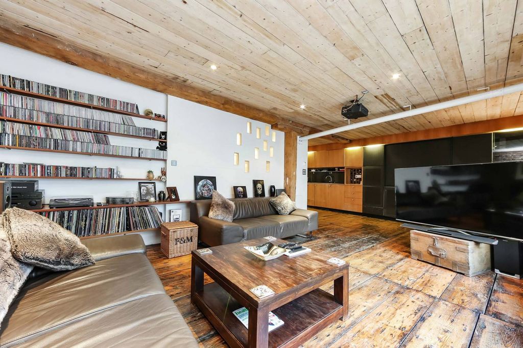 Property photo 3 of 11