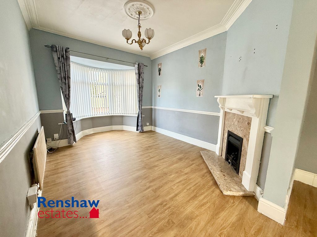 Property photo 3 of 11 L