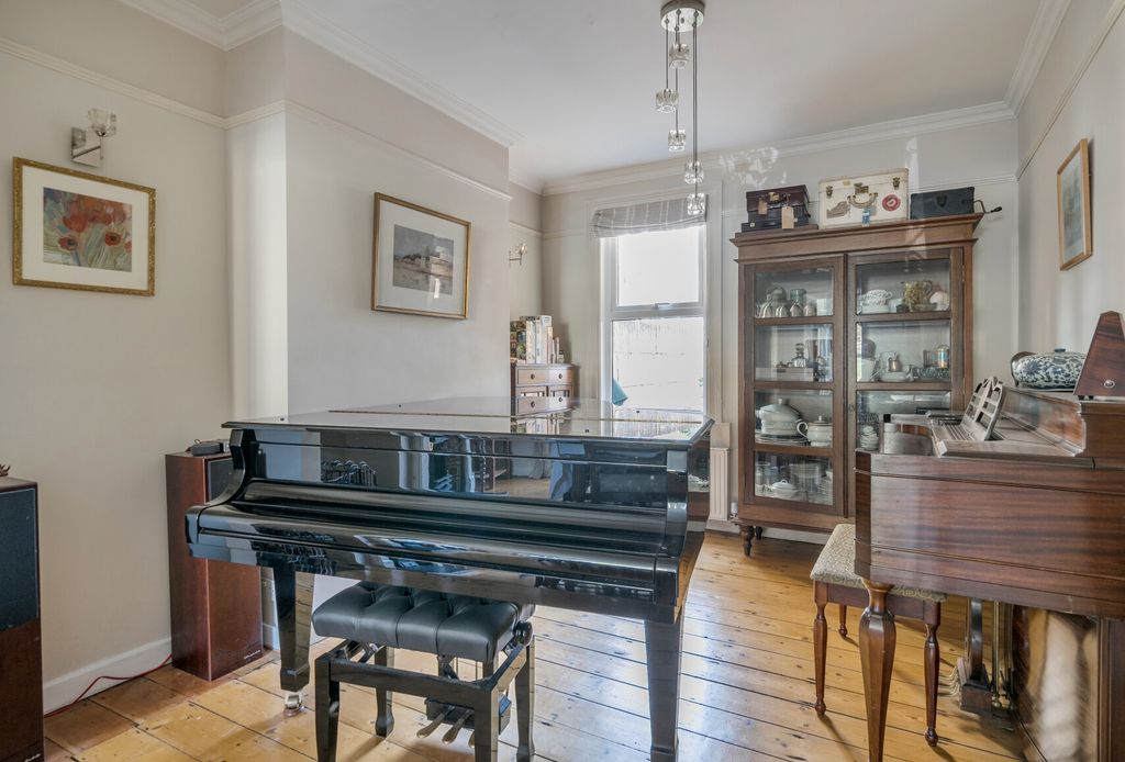 Property photo 3 of 19 Dining/Sitting Room