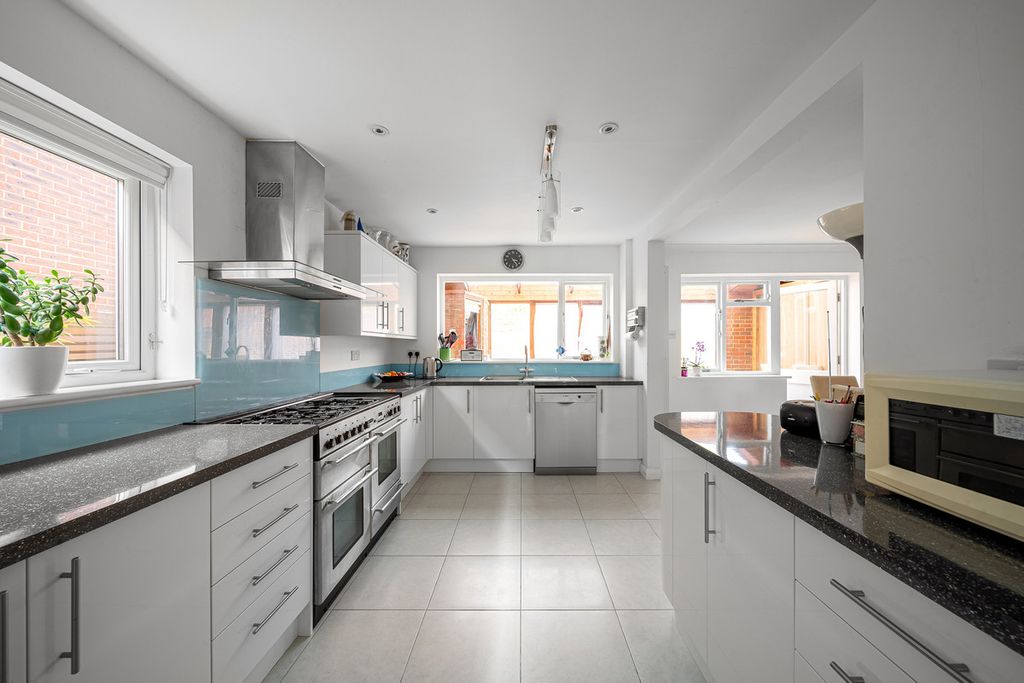 Property photo 1 of 16