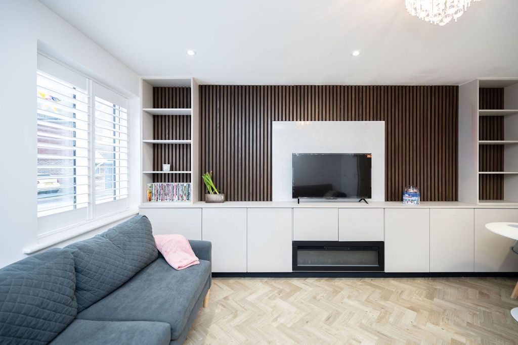 Property photo 2 of 27