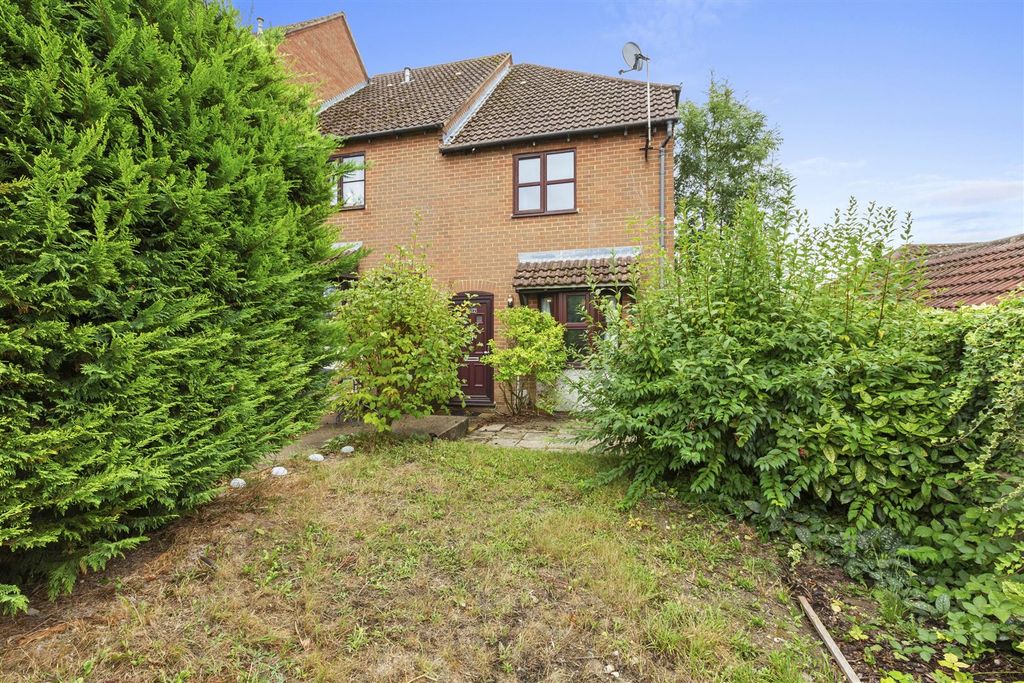 Property photo 1 of 11 17 Lawsone Rise, Hp13 5Ns-9.Jpg